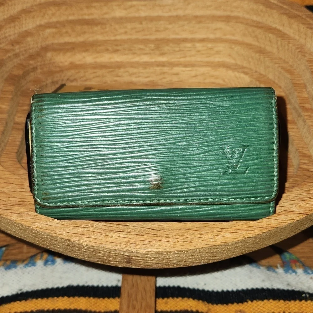 AUTHENTIC Louis Vuitton Green Epi Key Card Holder